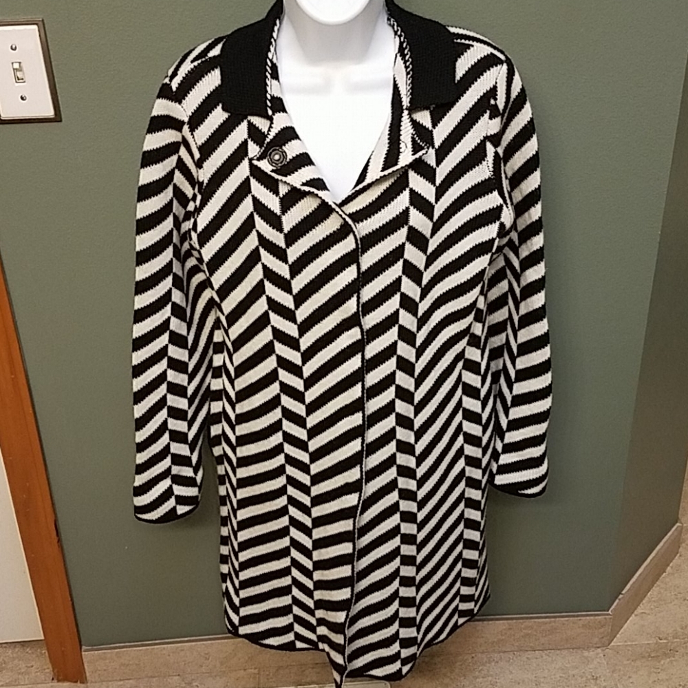 Gio & Gio (Italian) Long black and white cardigan